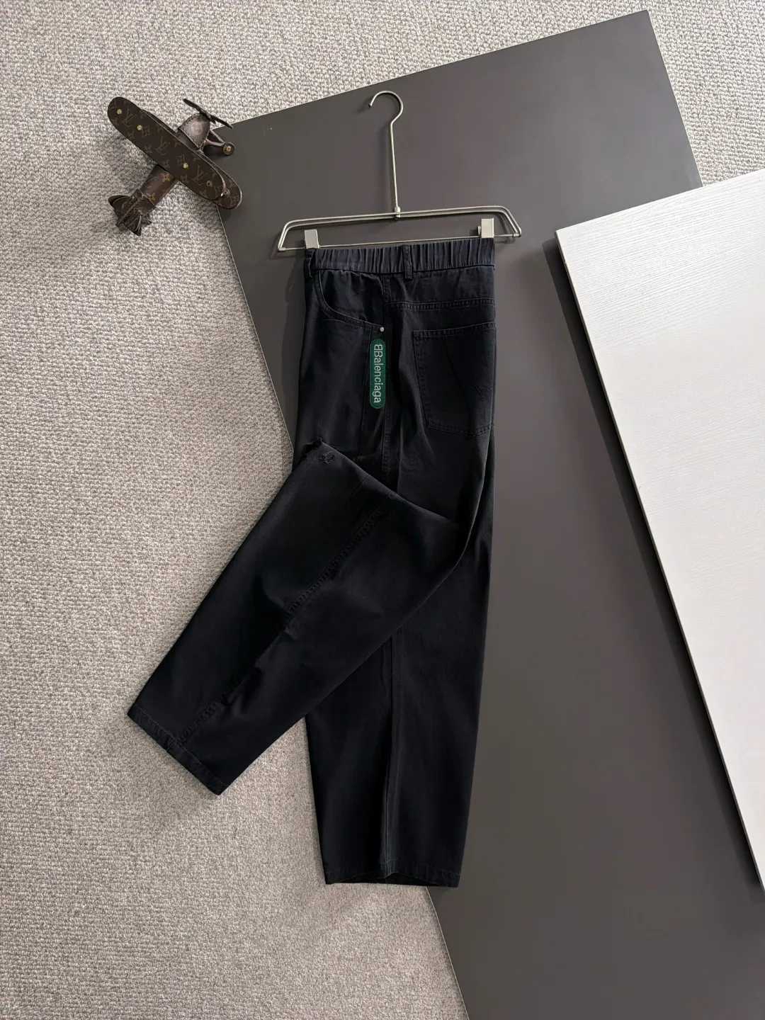 The next day shipped P195 Balenciaga 2026 summer New Arrival elastic casual pants, counter custom fabric Breathable high comfort, impeccable details, brand elements design concept, reflecting high quality. The hand feels delicate and soft! Casual cuts and awesome upper body! Sizes: S-3XL
